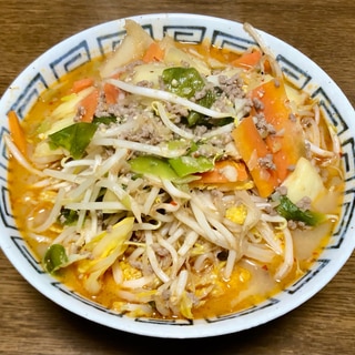 野菜たっぷり！濃厚ピリ辛味噌ラーメン